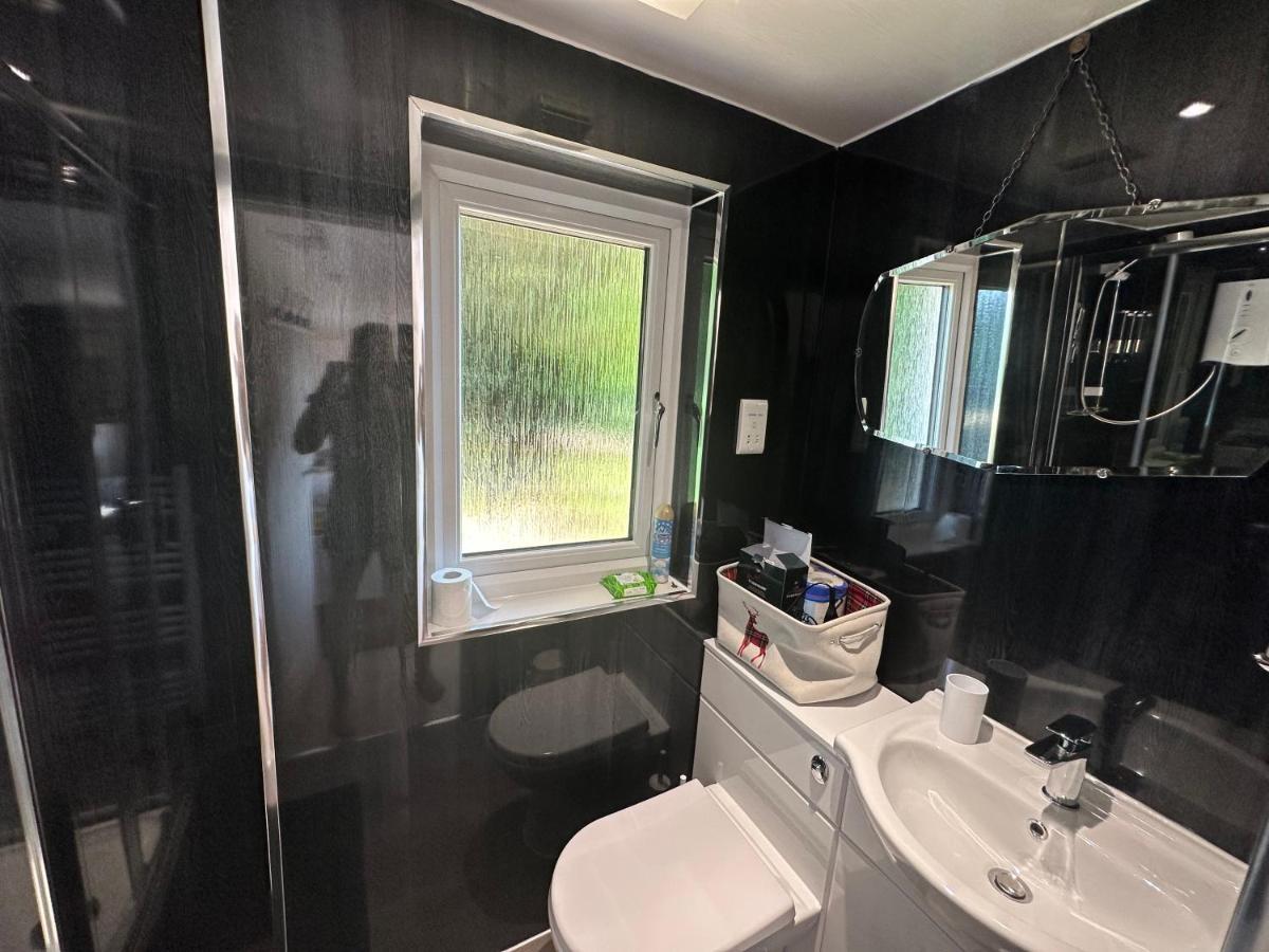 Unique Orchard Lodge For Couples With Hot Tub Strathaven Kültér fotó